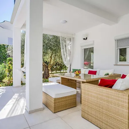 File-5 By Interhome Zambratija (Istria)