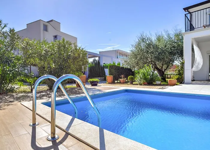 File-5 By Interhome *